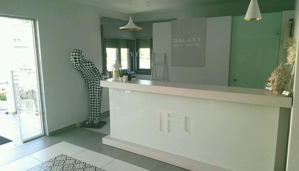 Galaxy City Hotel ลีเมนาส ภายนอก รูปภาพ